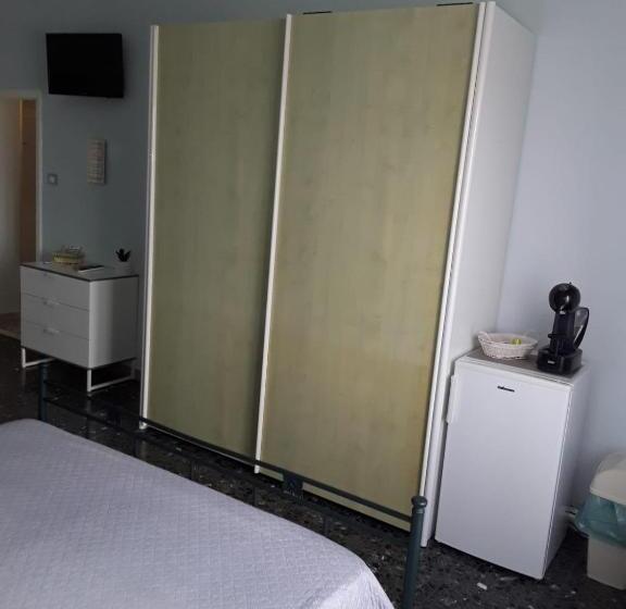 اتاق استاندارد سه نفره, Sassi Planet