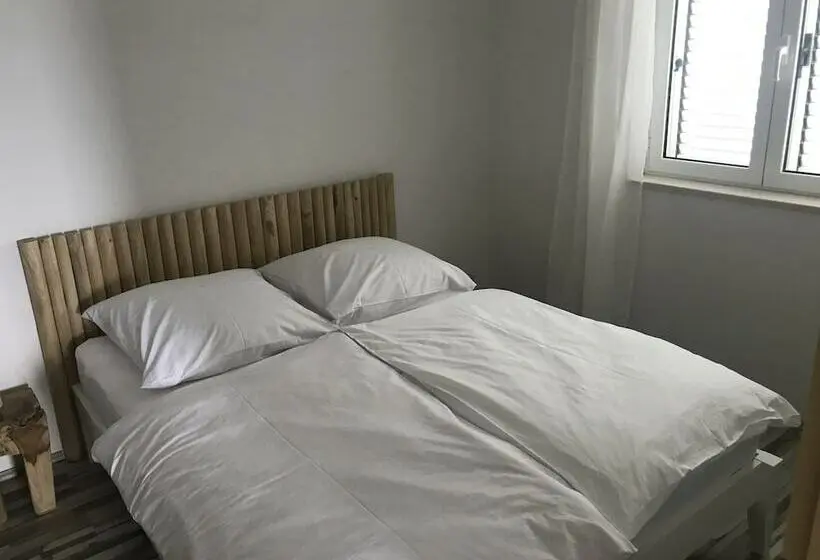 家族用アパートメント, Sunny Apartments
