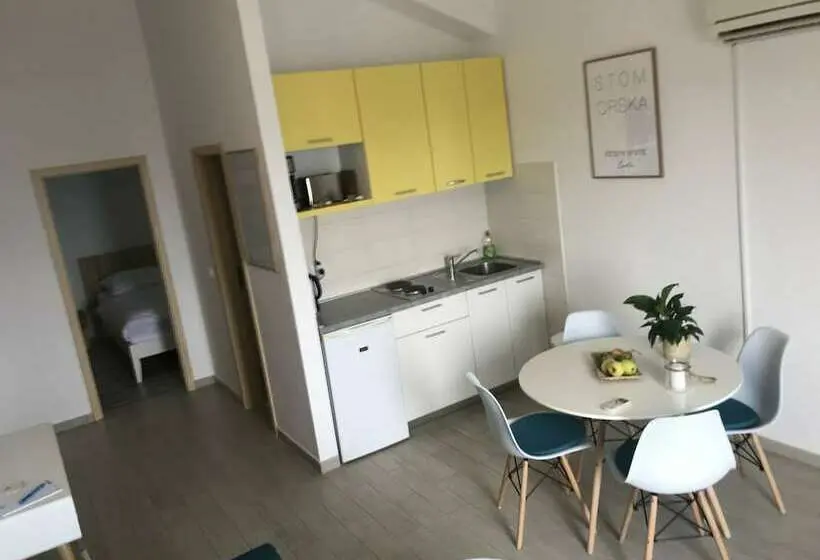 家族用アパートメント, Sunny Apartments