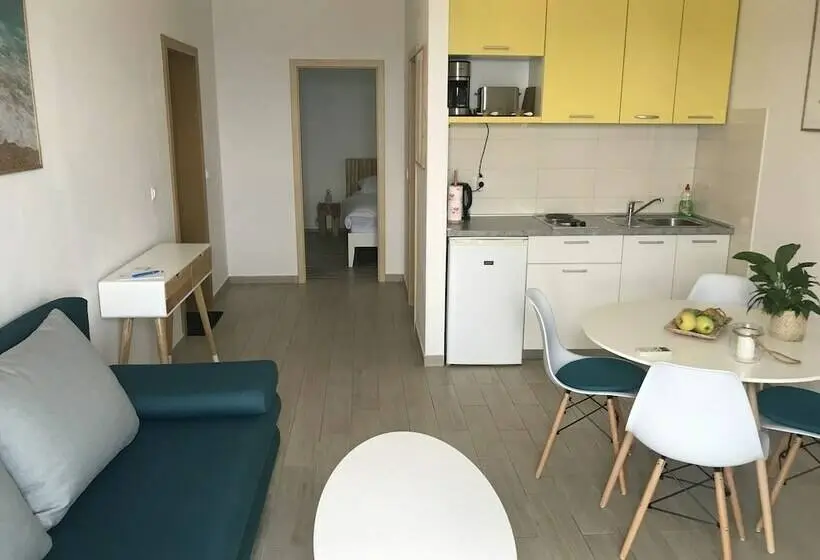 家族用アパートメント, Sunny Apartments