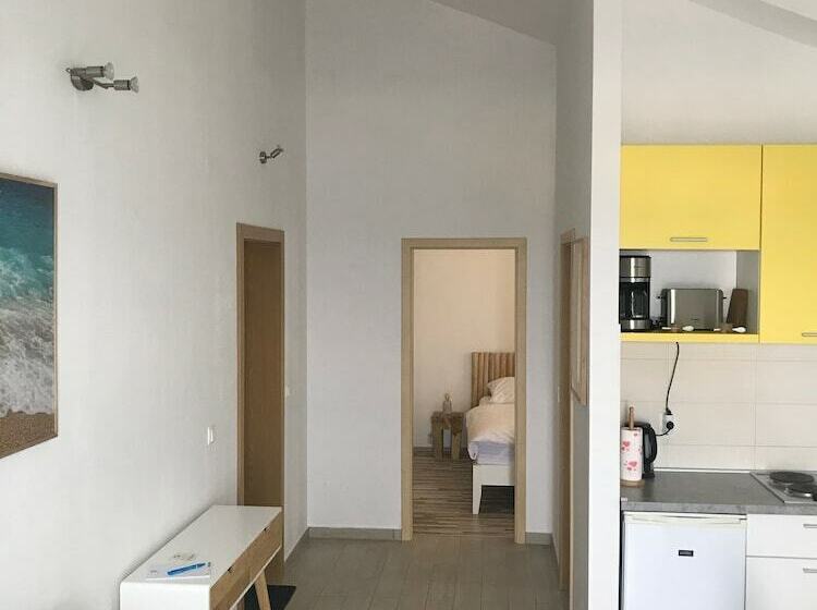 דירת משפחה, Sunny Apartments