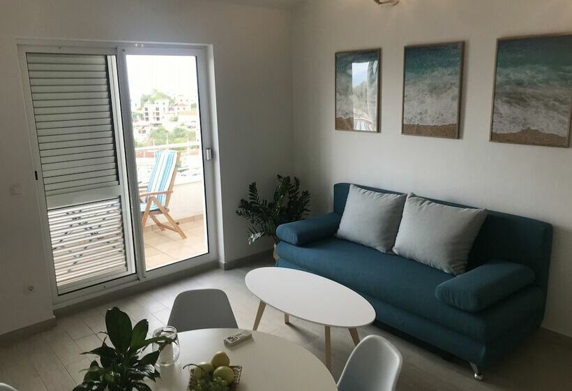 דירת משפחה, Sunny Apartments