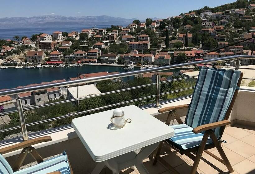 דירת משפחה, Sunny Apartments