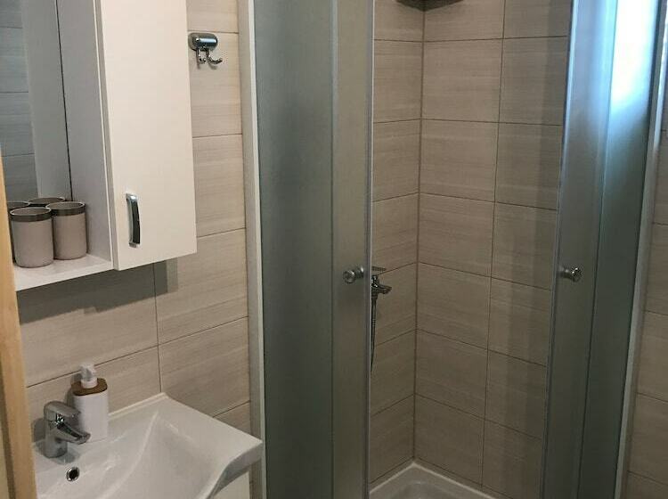 דירת משפחה, Sunny Apartments