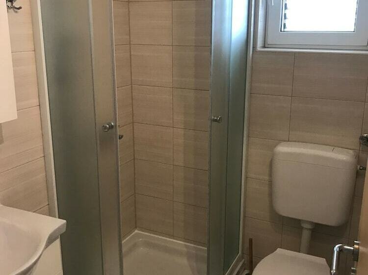 דירת משפחה, Sunny Apartments