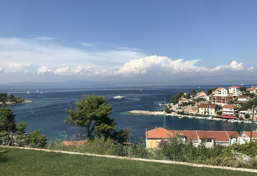 דירת משפחה, Sunny Apartments