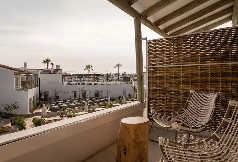 プールの見えるスーペリアルーム, Lago Resort Menorca Suites Del Lago Adults Only