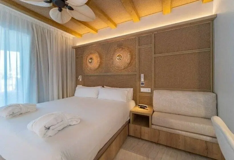 プールの見えるスーペリアルーム, Lago Resort Menorca Suites Del Lago Adults Only