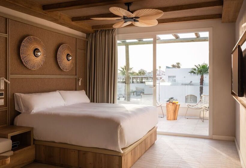 Номер Superior Вид на Бассейн, Lago Resort Menorca  Suites Del Lago Adults Only
