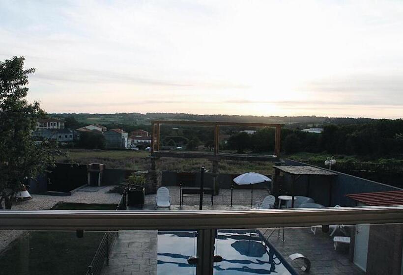 חדר סטנדרט לשלושה עם נוף לבריכה, Casa Costoya