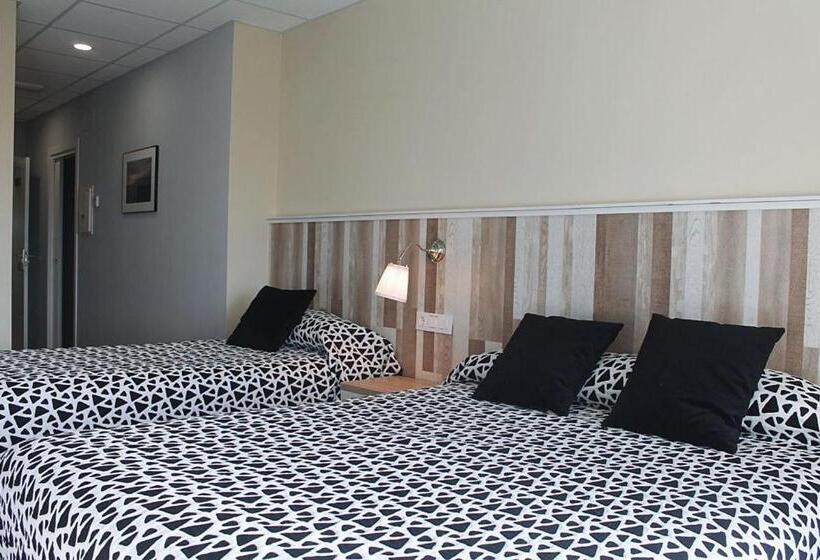 חדר סטנדרט לשלושה עם נוף לבריכה, Casa Costoya