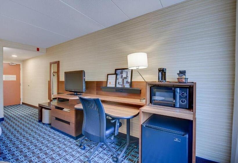 キングサイズベッドのスタンダードルーム, Fairfield Inn Boston Woburn