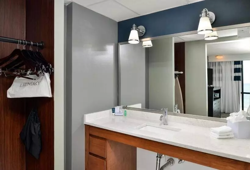 سوئیت با تخت بزرگ, Four Points By Sheraton Virginia Beach Oceanfront