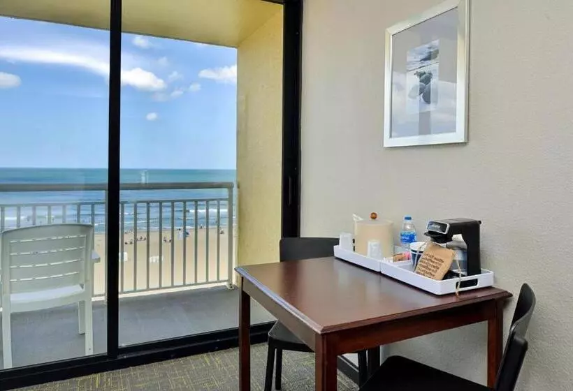 اتاق استاندارد با بالکن و چشم‌انداز دریا, Four Points By Sheraton Virginia Beach Oceanfront