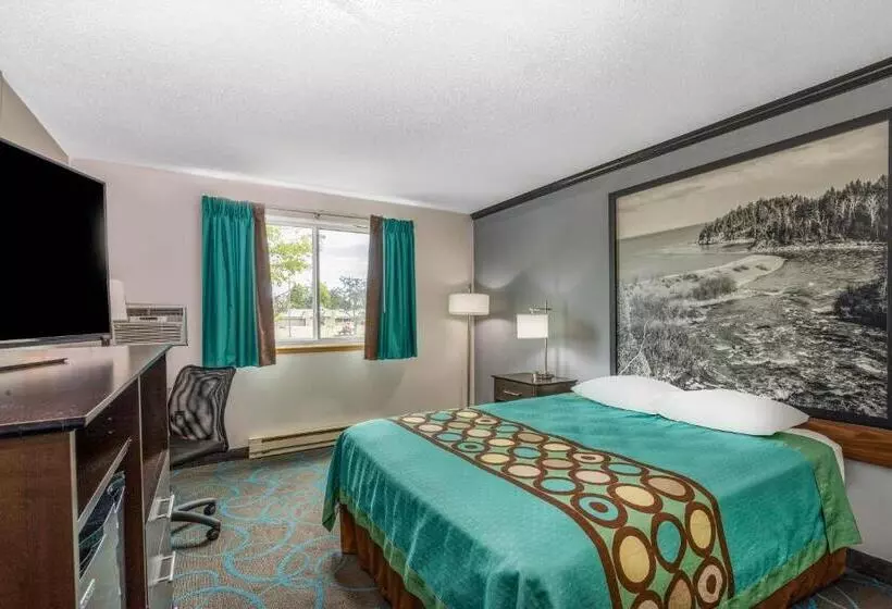 Standard-invahuone Queen-vuode, Super 8 By Wyndham Duluth