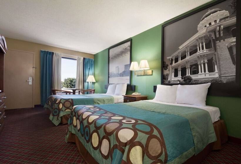 带2个双人床的标准工作室, Super 8 By Wyndham Hattiesburg North
