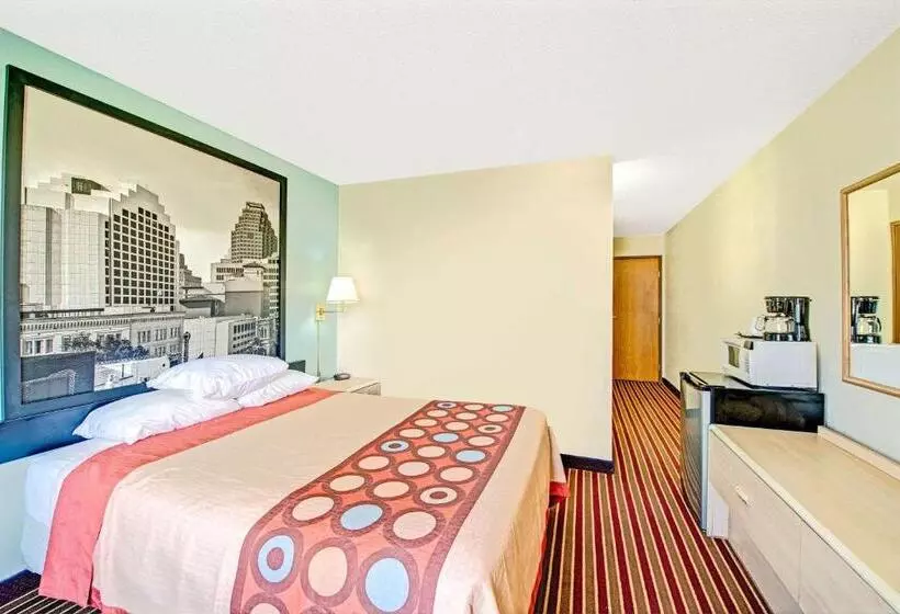 اتاق استاندارد با تخت بزرگ برای معلولان, Super 8 By Wyndham San Antonio/fiesta