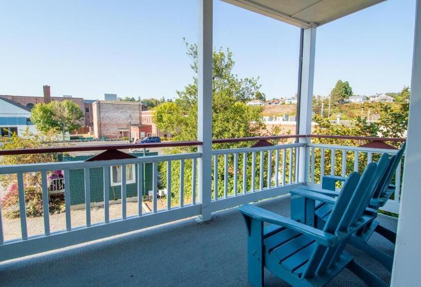 إستديو قياسى مزود بشرفة, The Swan