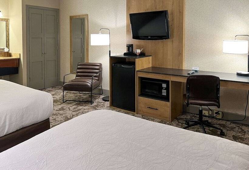 Номер Стандарт 2 Двуспальные Кровати, Maine Evergreen Hotel, Ascend Hotel Collection