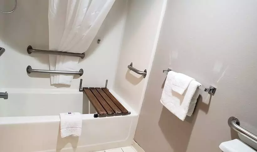Deluxe-huone Soveltuu Liikuntarajoitteisille, Motel 6kewanee, Il