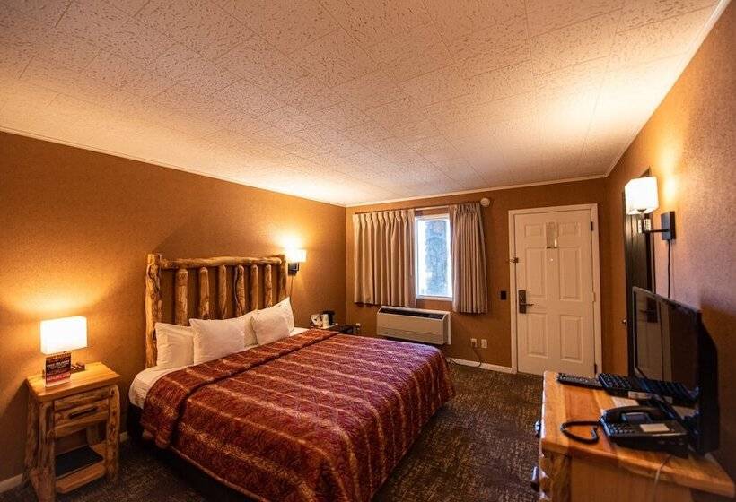 带2个卧室的套房, Super 8 By Wyndham Bridgeview Of Mackinaw City
