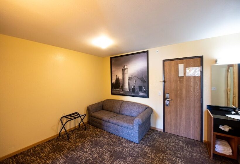 Люкс 2 Спальни, Super 8 By Wyndham Bridgeview Of Mackinaw City