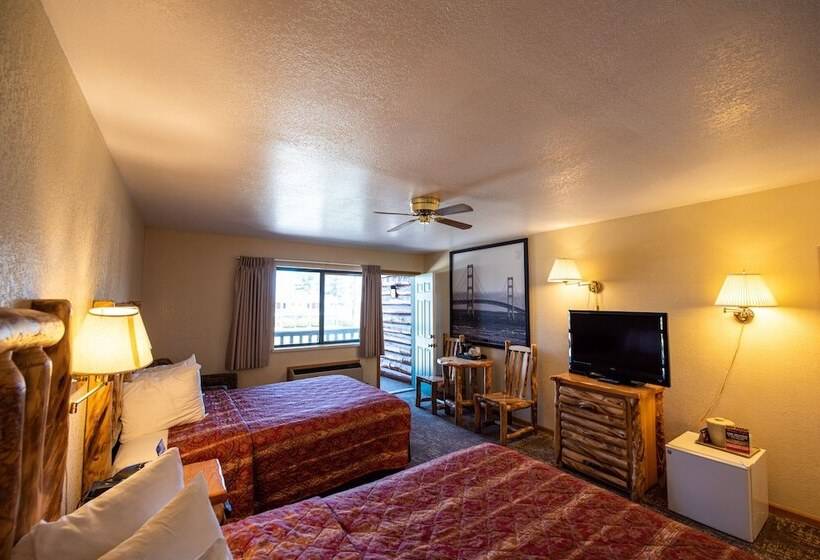 Номер Стандарт 2 Двуспальные Кровати, Super 8 By Wyndham Bridgeview Of Mackinaw City
