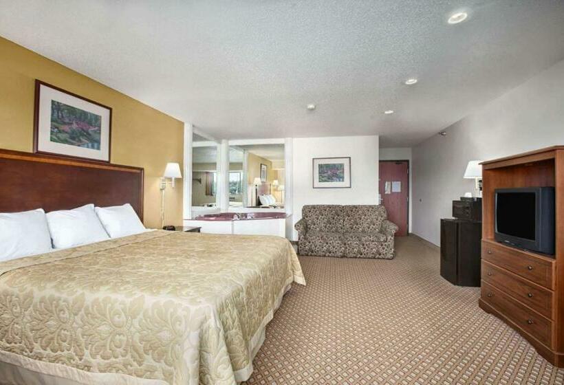 Люкс Deluxe Кровать Кинг, Super 8 By Wyndham Canton/livonia Area