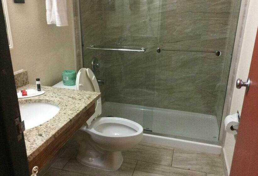 Люкс Deluxe Кровать Кинг, Super 8 By Wyndham Canton/livonia Area