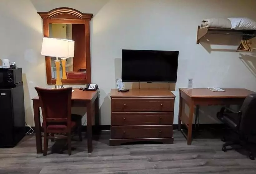 デラックススタジオ, Super 8 By Wyndham Canton/livonia Area