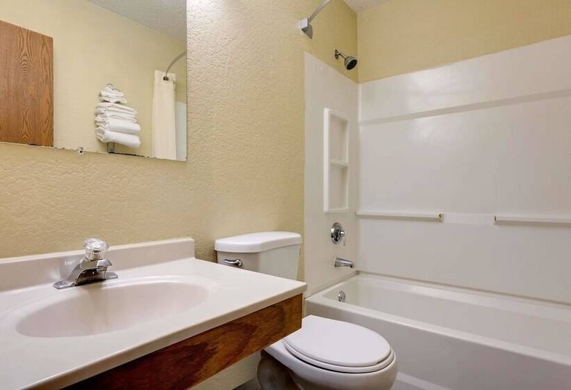 غرفه قياسيه سريرين مزدوجين, Super 8 By Wyndham Mentor/cleveland Area