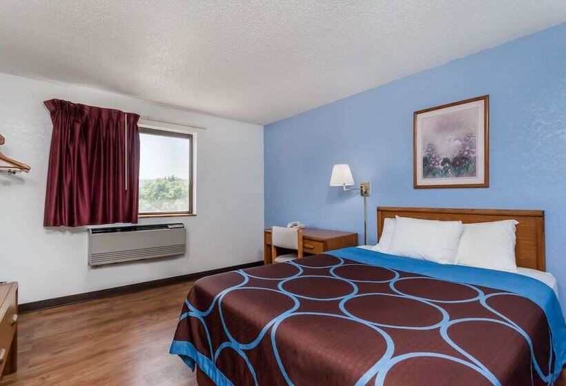 带2个双人床的标准工作室, Super 8 By Wyndham Norwich
