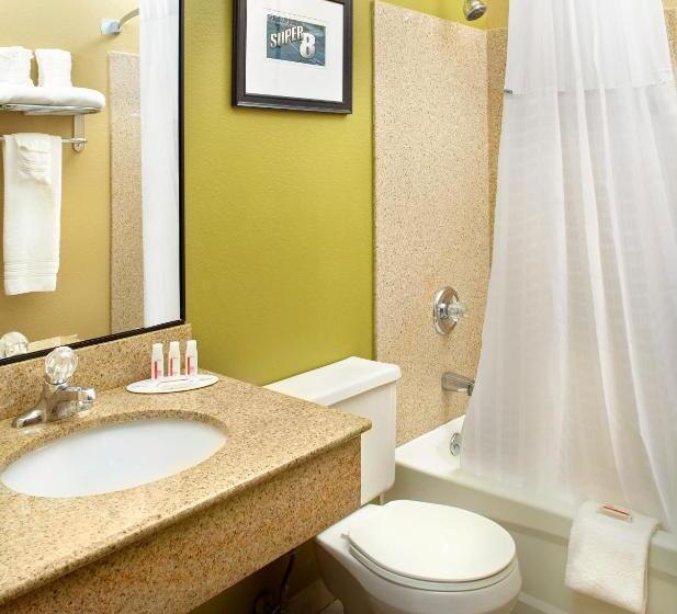 Номер Стандарт, Super 8 By Wyndham St. Clairsville Oh/wheeling Wv Area