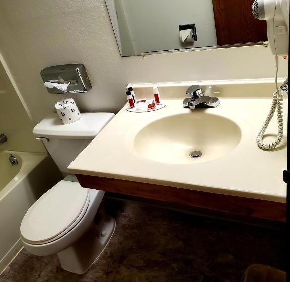 חדר סטנדרט שתי מיטות זוגיות, Super 8 By Wyndham Ticonderoga