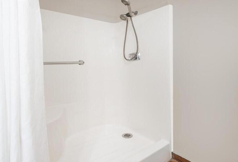 스탠다드 룸 킹사이즈 침대, Super 8 By Wyndham Warrensburg