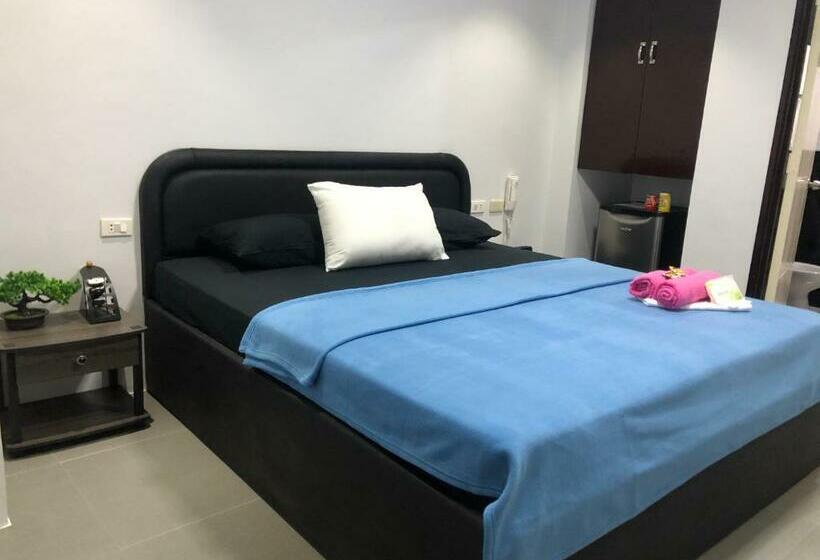 اتاق استاندارد, Out Back