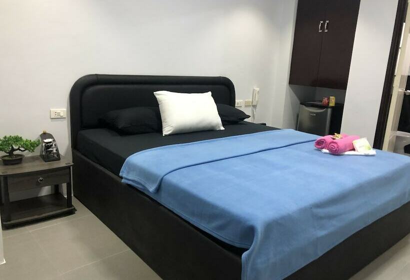 اتاق استاندارد, Out Back