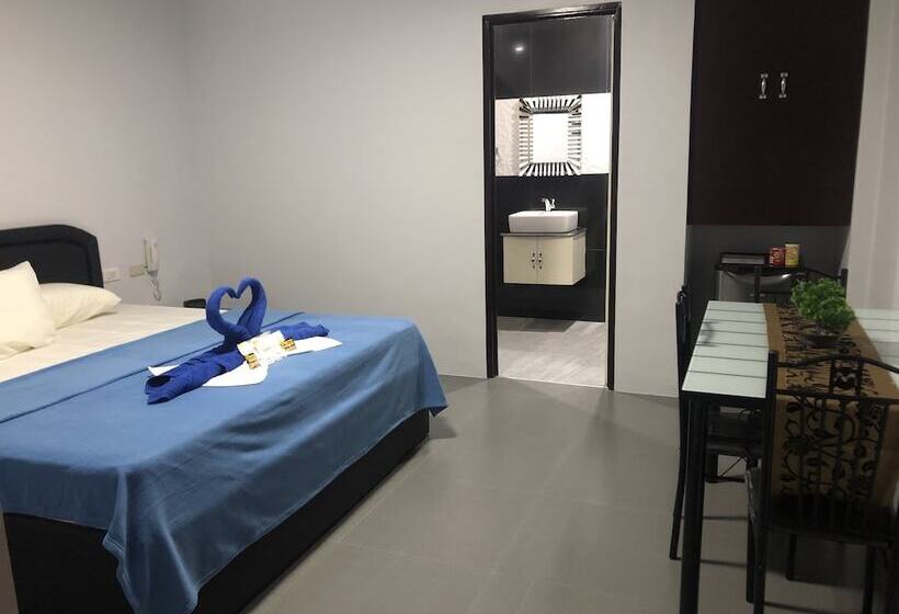 اتاق لوکس, Out Back