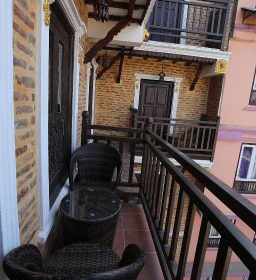 اتاق لوکس, Pahan Chhen   Boutique