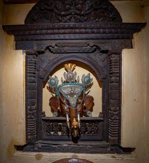 سوییت اجرایی, Pahan Chhen   Boutique