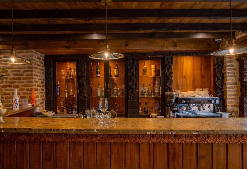 سوییت اجرایی, Pahan Chhen   Boutique