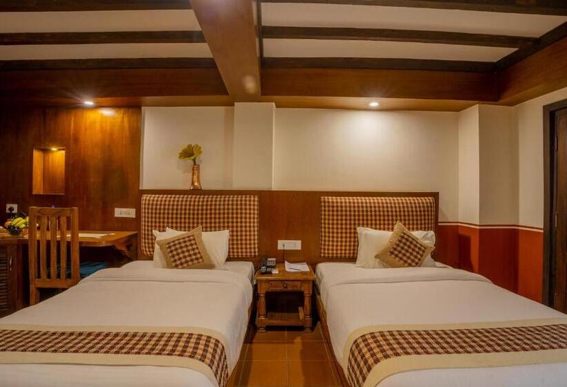 سوییت سوپریور, Pahan Chhen   Boutique