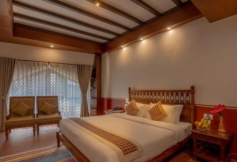 سوییت خانوادگی, Pahan Chhen   Boutique