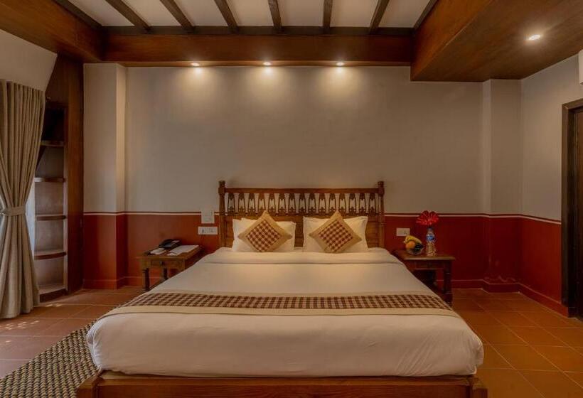 سوییت خانوادگی, Pahan Chhen   Boutique