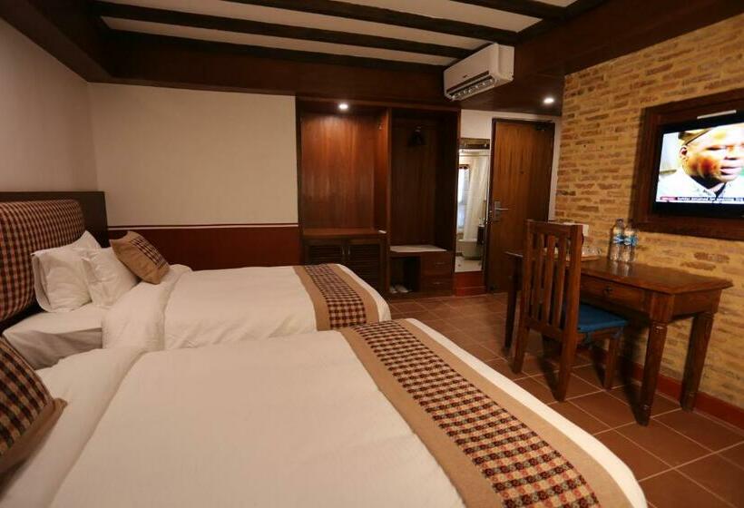 سوییت اجرایی, Pahan Chhen   Boutique