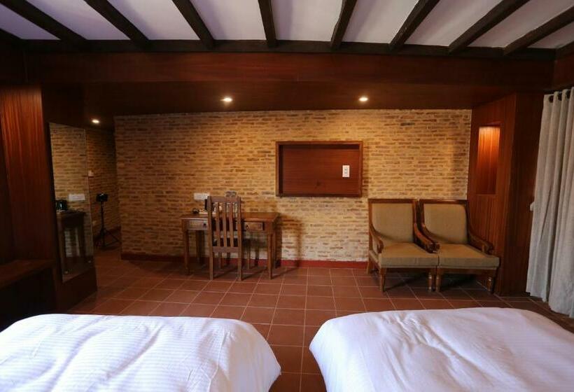 سوییت خانوادگی, Pahan Chhen   Boutique