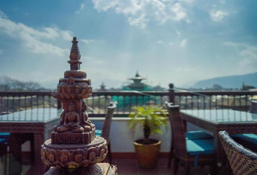 سوییت خانوادگی, Pahan Chhen   Boutique