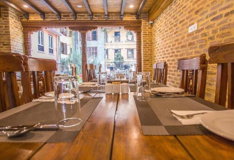 سوییت خانوادگی, Pahan Chhen   Boutique