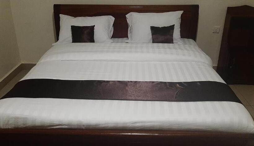 استودیوی لوکس, Airport Hill Guest House