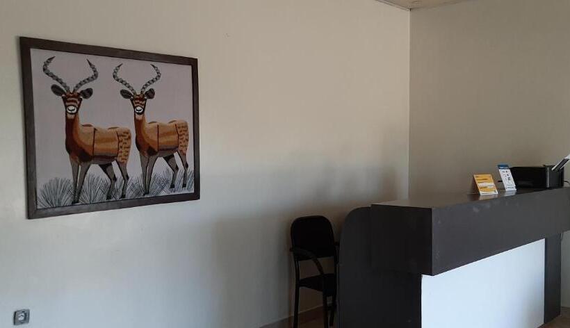 Estudi Deluxe, Airport Hill Guest House